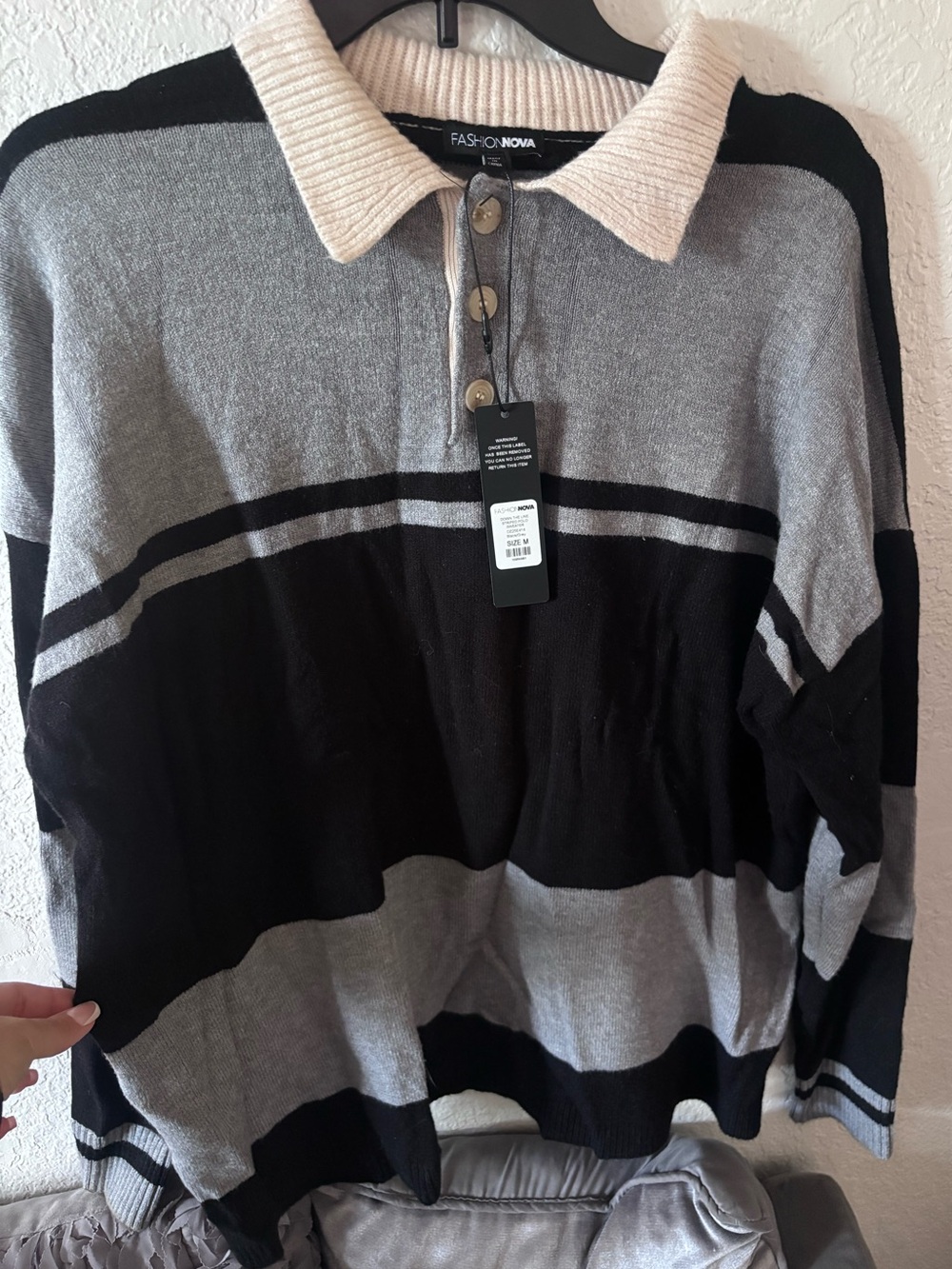Fashion Nova Two-Tone Gray and Cream Ribbed Collar Knit Polo